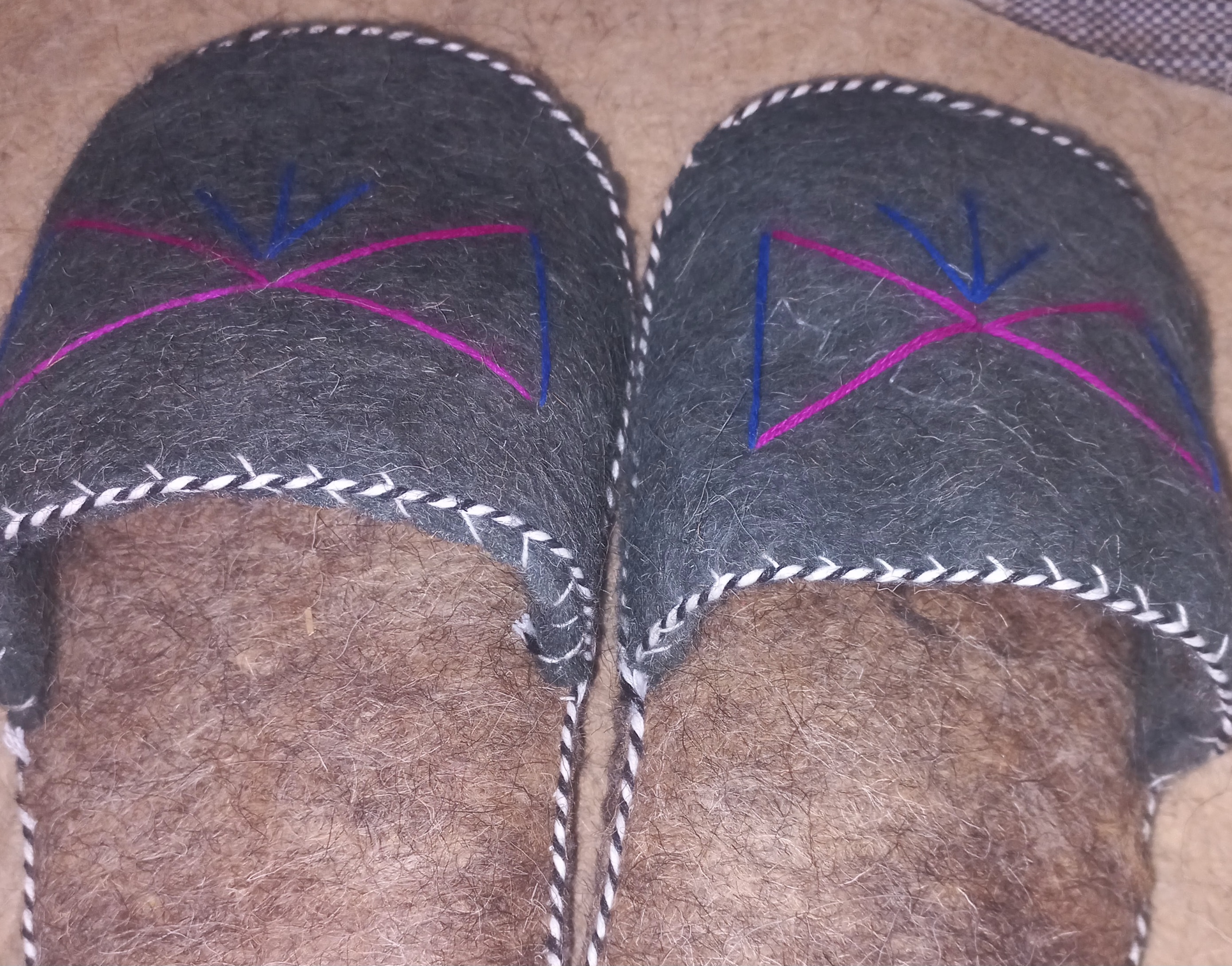 دم پایی پشمی روفرشی گرم زغالی روشن