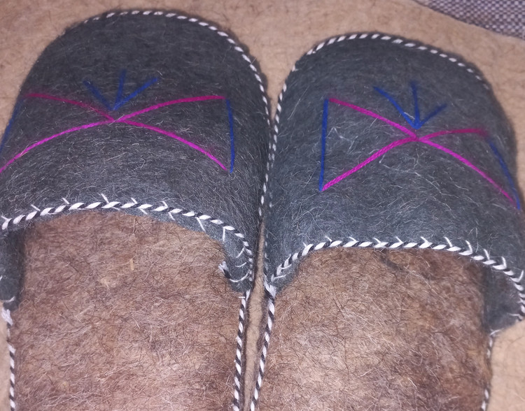 دم پایی پشمی روفرشی گرم زغالی روشن